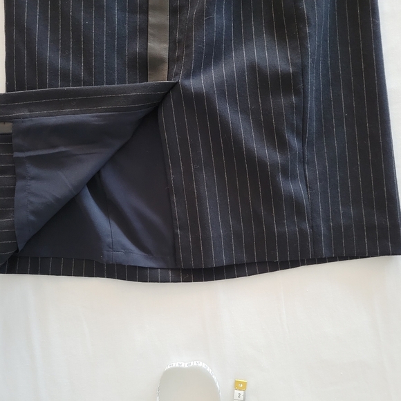 CLUB Monaco Women's Pin Stripe Wool Black Leather Trim Skirt Size 4 - Picture 8 of 8